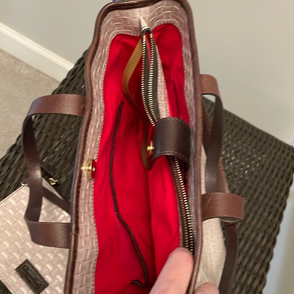 Dooney & Bourke large tote with wristlet - Picture 4 of 6